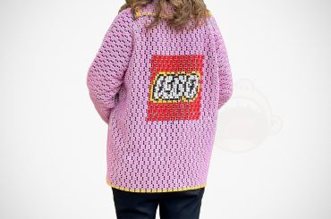 Jaqueta de LEGO vestível feita com 19 mil peças vira atração em eventos de fãs