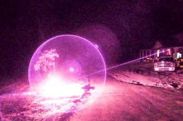 Robô com laser de 1.000 watts impressiona ao cortar árvores e derreter rochas