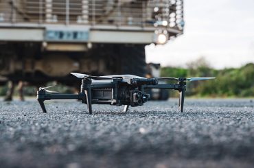 Exército britânico testa drones com IA para localizar minas terrestres sem colocar soldados em risco