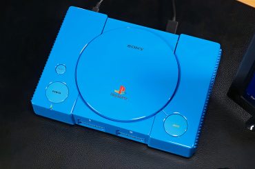 PlayStation clássico ganha upgrade futurista com visual de developer kit e jogos via cartão SD