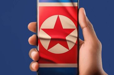 Coreia do Norte exibe smartphones “nacionais” em feira e chama atenção pelo visual moderno