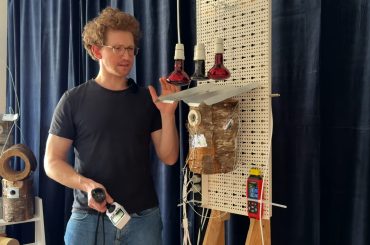 Experimento revela que casinha de pássaros com telhado de metal pode atingir 60 °C