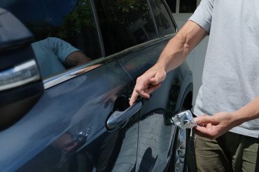 Engenheiro cria dispositivo com monitor de bebê e mostra como carros podem ser roubados