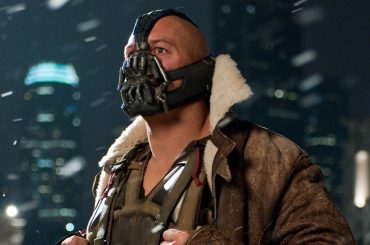 Christopher Nolan diz que atuação de Tom Hardy como Bane ainda não recebeu o reconhecimento merecido