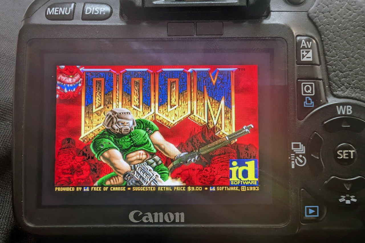 Doom agora roda em câmera fotográfica Canon EOS 550D