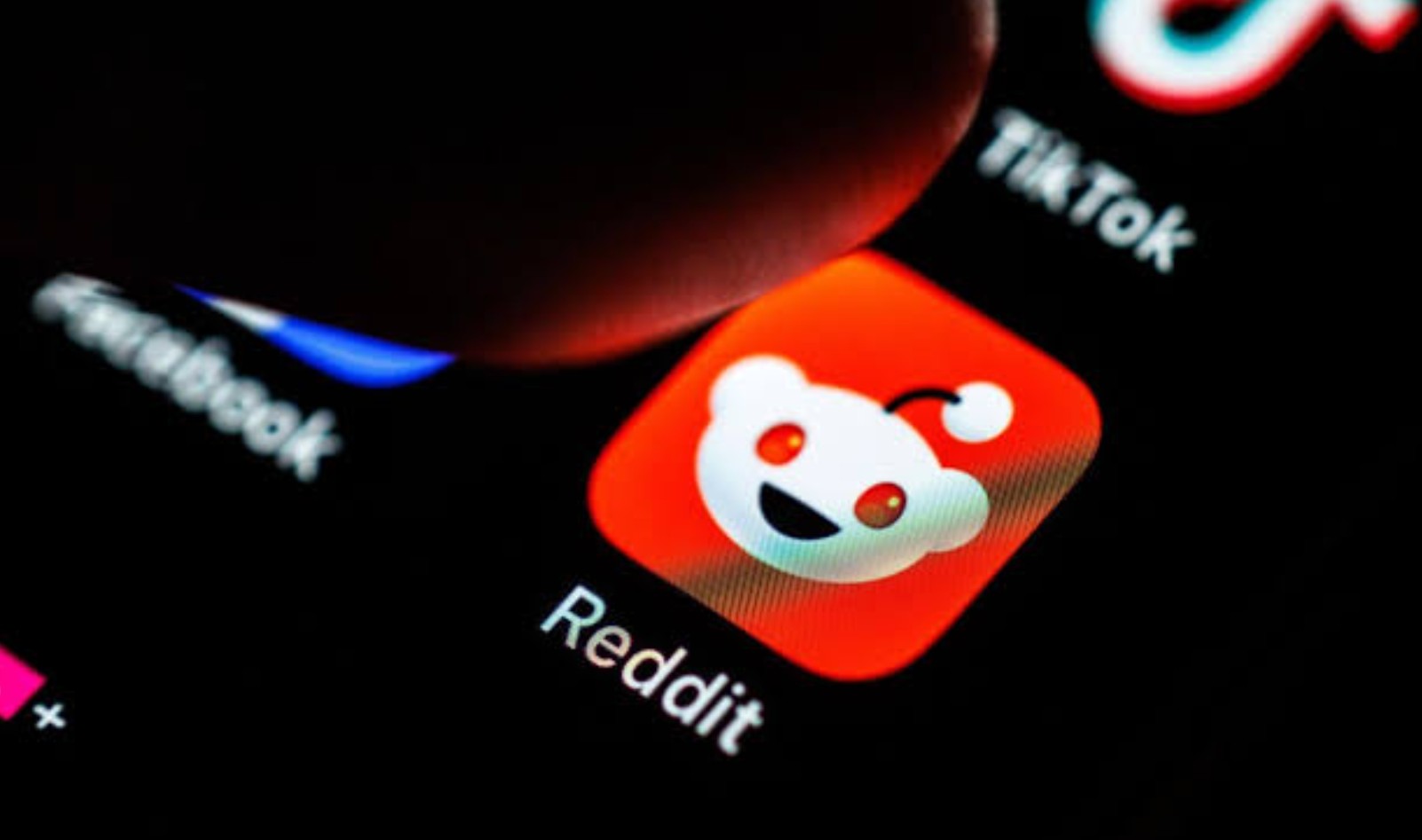 Reddit encontrou uma maneira ainda pior de moderar comunidades; com IA