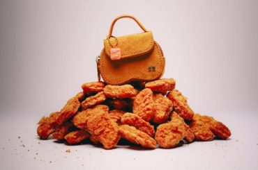 Burger King cria bolsa em formato de nugget para celebrar nova receita de frango
