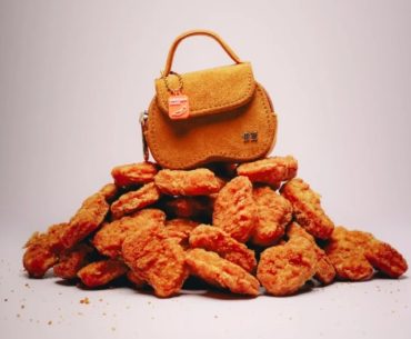 Burger King cria bolsa em formato de nugget para celebrar nova receita de frango