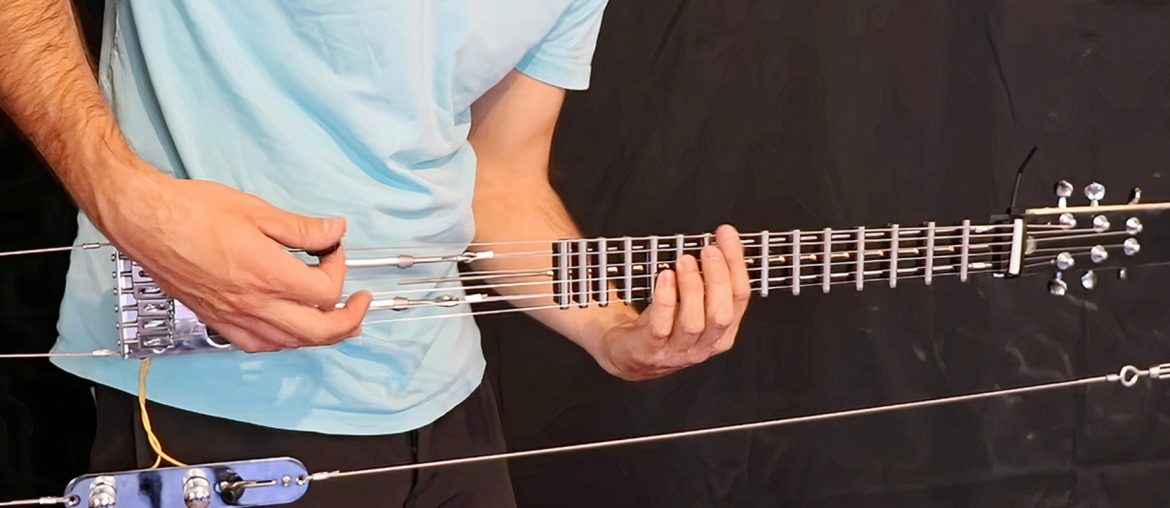 Youtuber cria guitarra sem braço e corpo usando cabos de aço