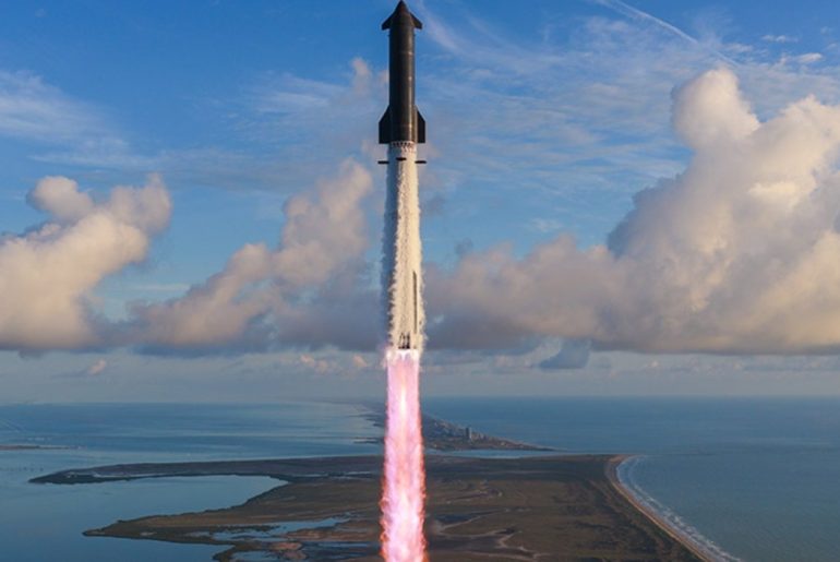 Starship faz primeiro voo orbital e coloca 26 satélites Starlink V3 em órbita