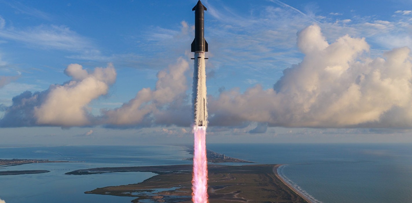 Starship faz primeiro voo orbital e coloca 26 satélites Starlink V3 em órbita