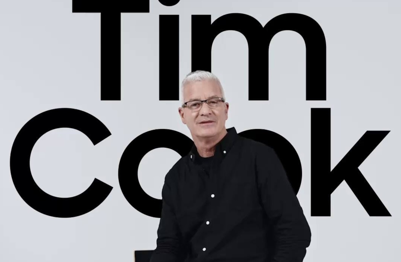 Samsung usa sósia de Tim Cook em anúncio do Galaxy Z Fold8 para provocar Apple