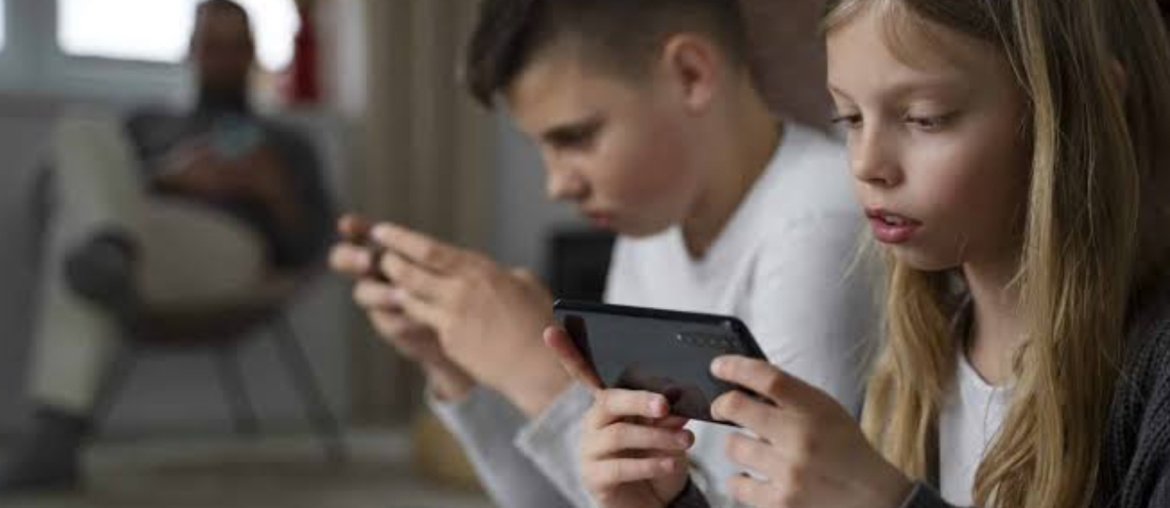 Videogame faz melhor à saúde mental do que vídeos curtos? O que a ciência mostra