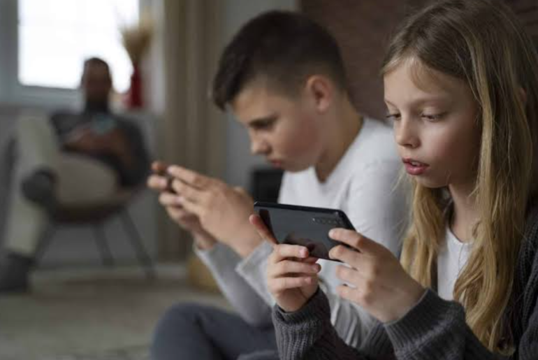 Videogame faz melhor à saúde mental do que vídeos curtos? O que a ciência mostra