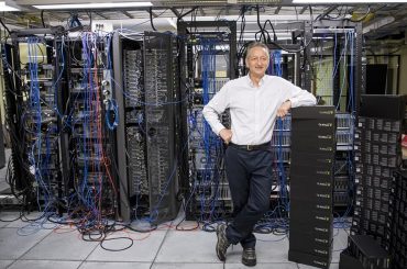 Cientista da computação vencedor de Nobel diz que IA já é consciente e alerta: “Estamos fritos”