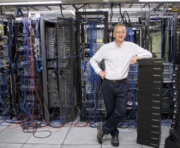 Cientista da computação vencedor de Nobel diz que IA já é consciente e alerta: “Estamos fritos”