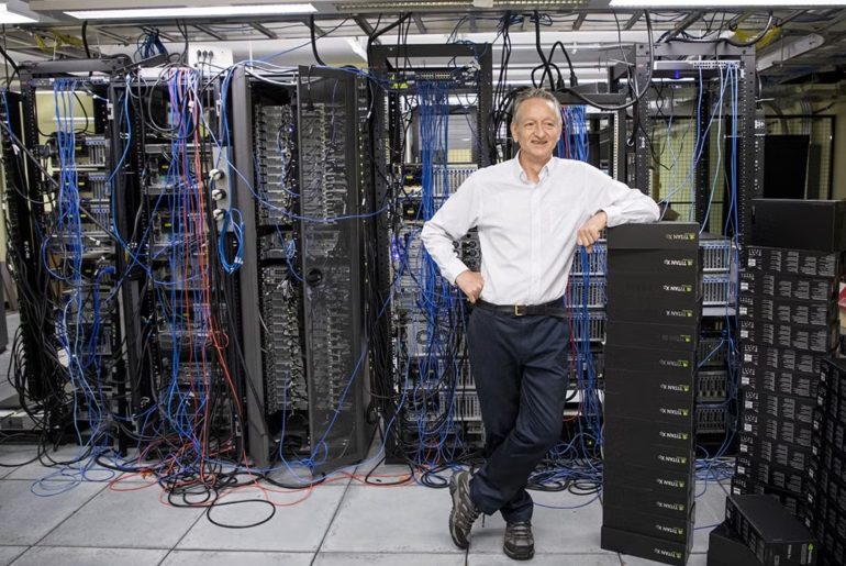 Cientista da computação vencedor de Nobel diz que IA já é consciente e alerta: “Estamos fritos”