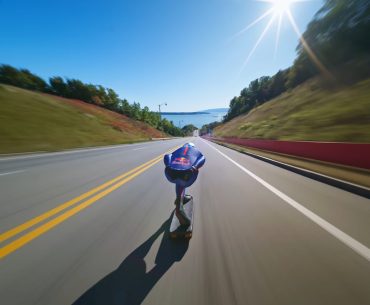 Skatista atinge 151,83 km/h e bate recorde mundial de velocidade em descida