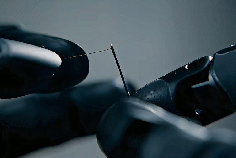 Robô da AGILINK aprende a bordar seda e impressiona com precisão em teste na China