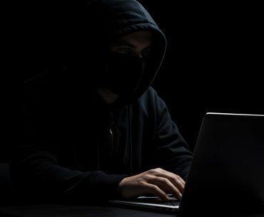 Google atualiza diretrizes e alerta contra autores falsos e imagens de IA